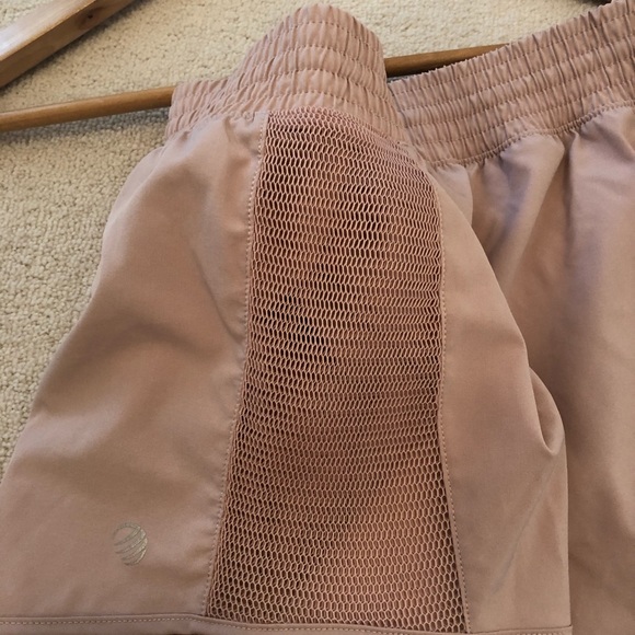 Mondetta - blush workout shorts - Picture 4 of 4